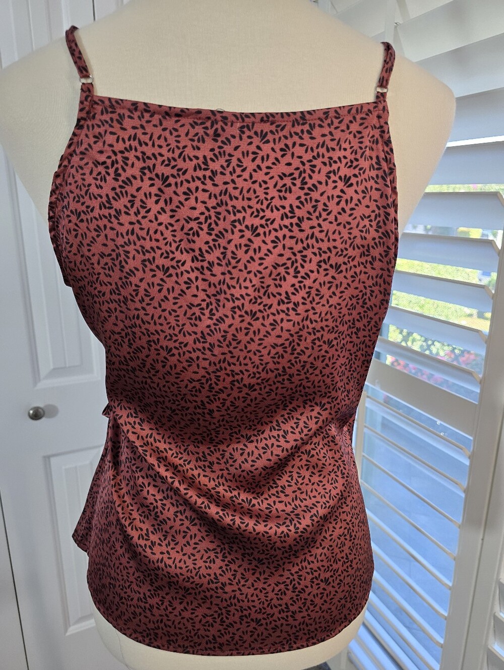 Papermoon Women's Red/Black Scallop Neckline Strappy Wrap Cami Top - Picture 8 of 10